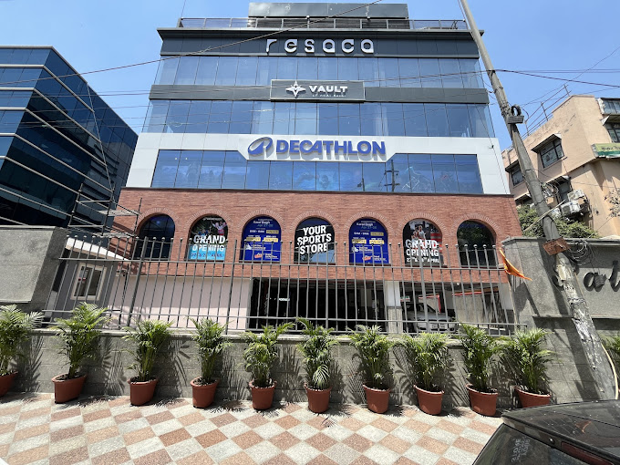 Greetings from the best place for all thrill-seekers! In partnership with DECATHLON, we are thri